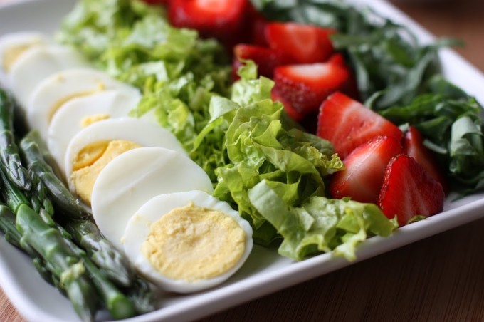 Spring Cobb Salad with strawberries and asparagus | Fake Food Free