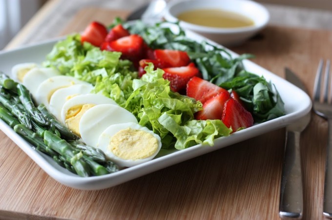 Spring Cobb Salad with strawberries and asparagus | Fake Food Free