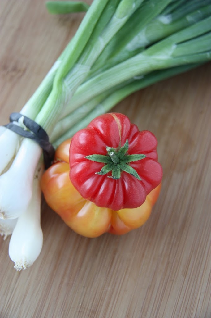 Heirloom tomatoes and onions from the farmers market