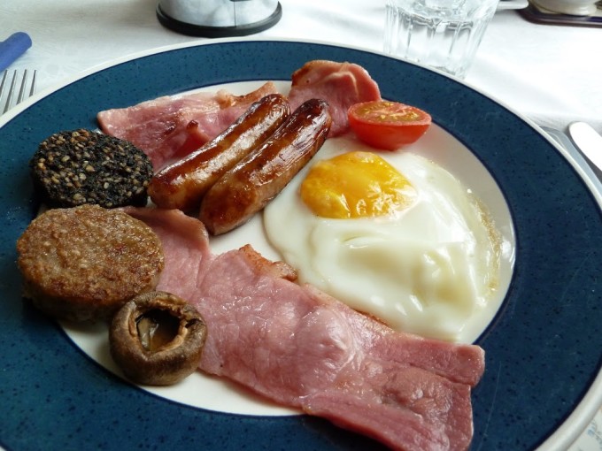 Full Irish Breakfast in Kilkenny, Ireland | Food and travel recap at Fake Food Free