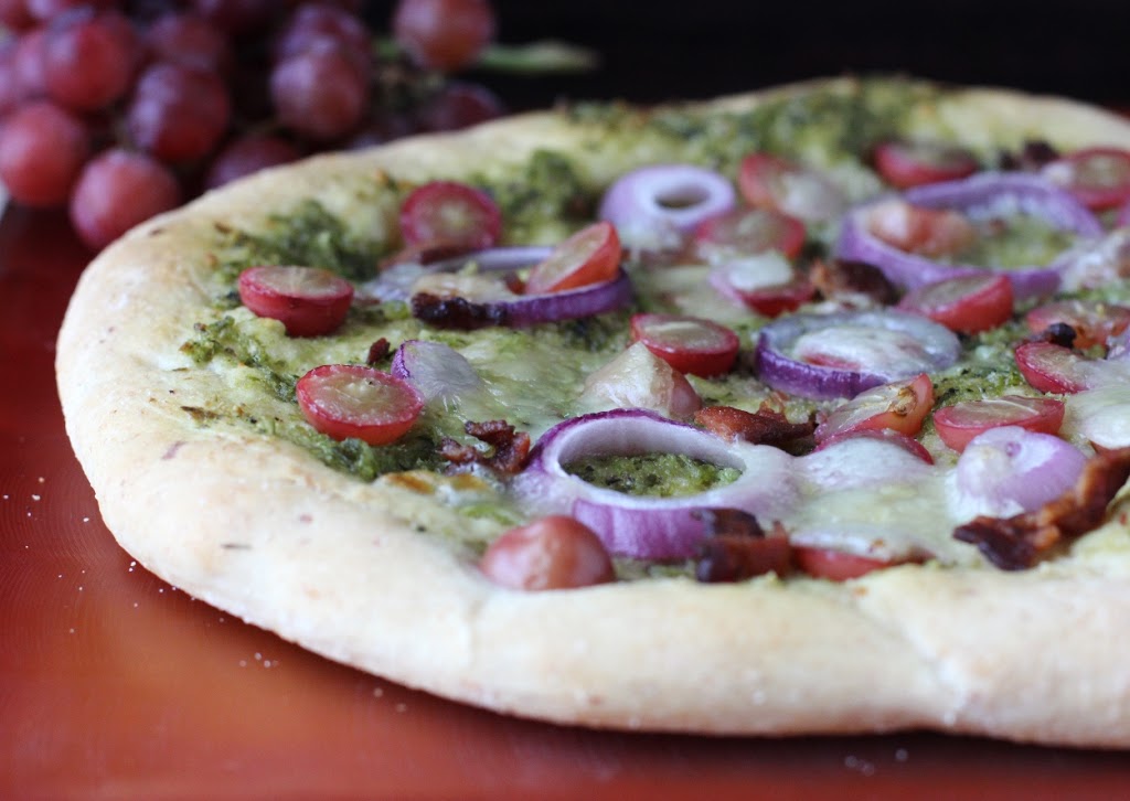 Pesto Pizza with Red Grapes and Bacon Recipe | FakeFoodFree.com