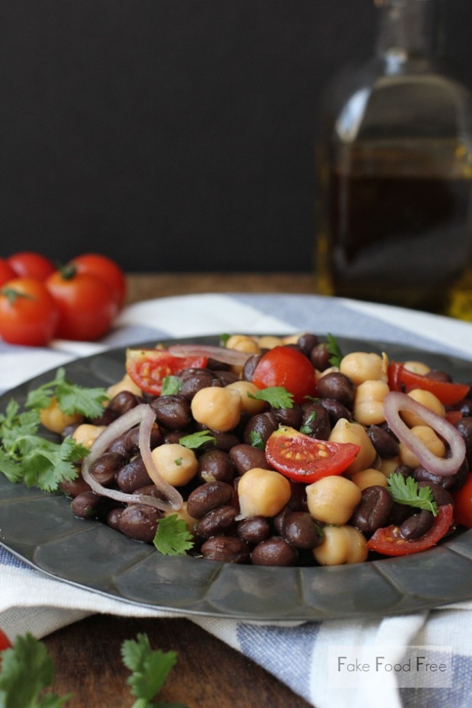 Chili Garlic Bean Salad | fakefoodfree.com