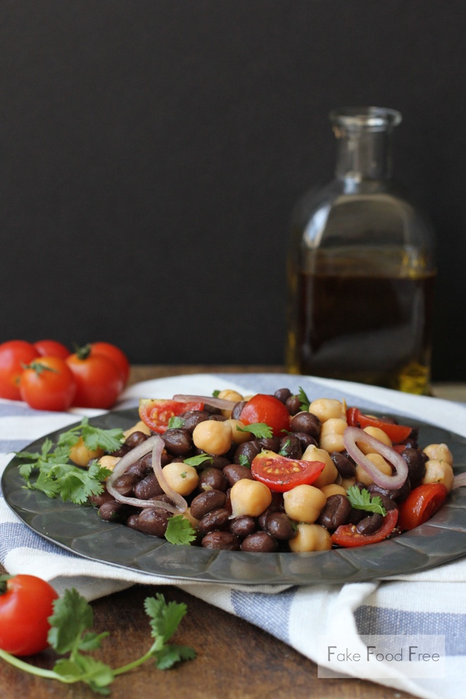 Chili Garlic Bean Salad | fakefoodfree.com