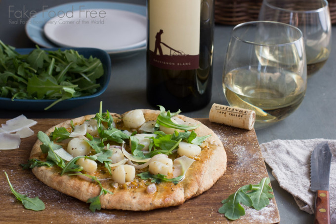 Grilled Pizza with Scallops, Shallots and Arugula paired with Cultivar Rutherford Sauvignon Blanc | Fake Food Free