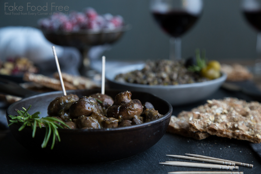 Skillet Mushrooms in Rosemary Gravy | Holiday Snacks and Appetizers | Cultivar Wine Pairing on Fake Food Free #partner