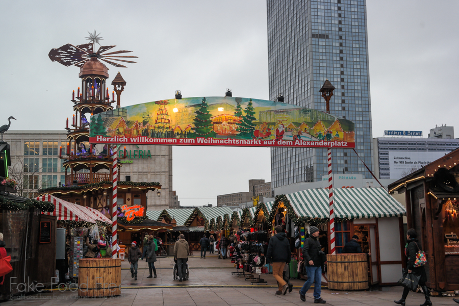 Weihnachtsmarkt auf dem Alexanderplatz | What to Eat and Drink at Berlin Christmas Markets | Fake Food Free Travels