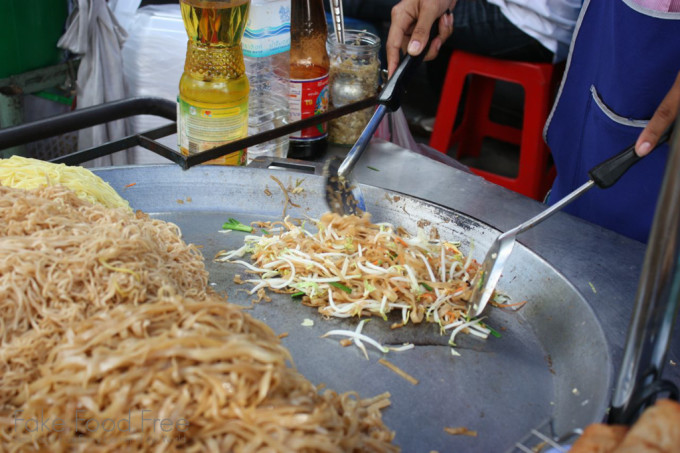 Pad Thai on the streets of Bangkok | Lori Rice | Food and Travel Photography