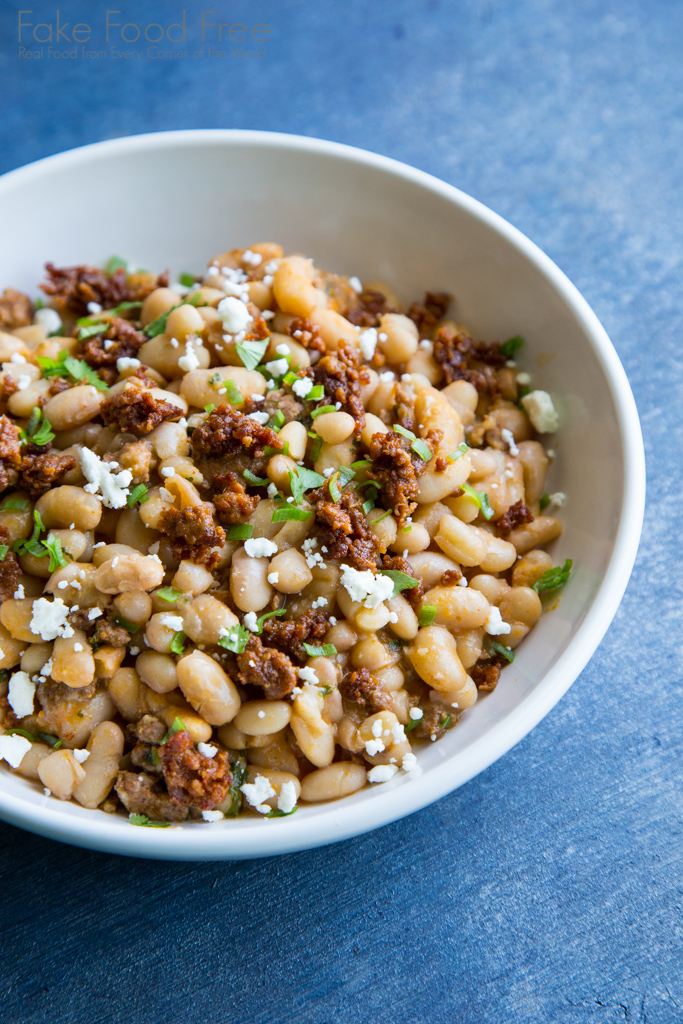 Creamy baked Peruano beans with spicy Mexican chorizo! |Recipe at Fake Food Free