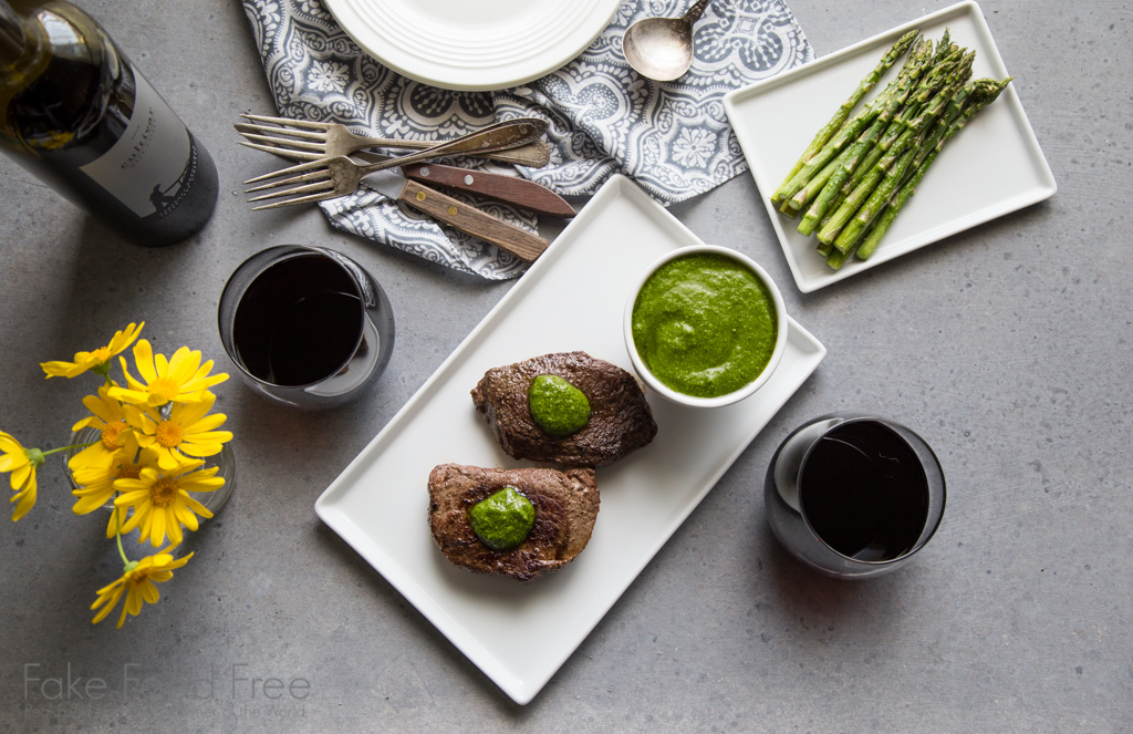 These steaks with spinach horseradish pesto make an easy weeknight meal! | Fake Food Free | Pairing with Cultivar Wine #partner #cultivarwinebloggers
