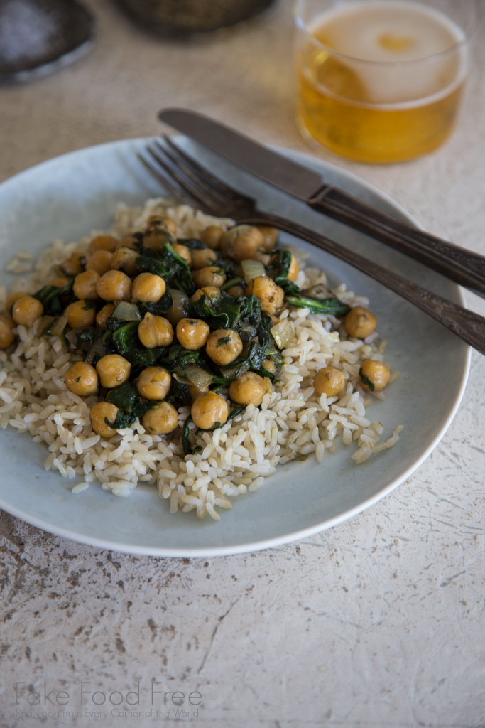 A quick and easy recipe for spinach and chickpeas in a coconut curry sauce. 