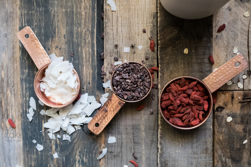 Muesli recipe with goji berries, cacao nibs, and coconut | FakeFoodFree.com