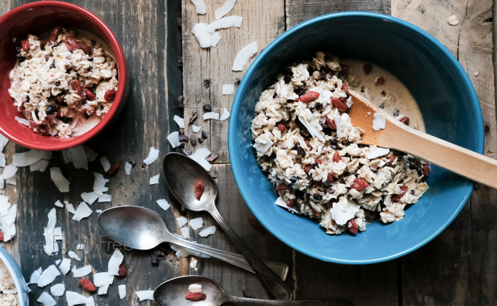 The best muesli recipe with cacao nibs and goji berries! | FakeFoodFree.com