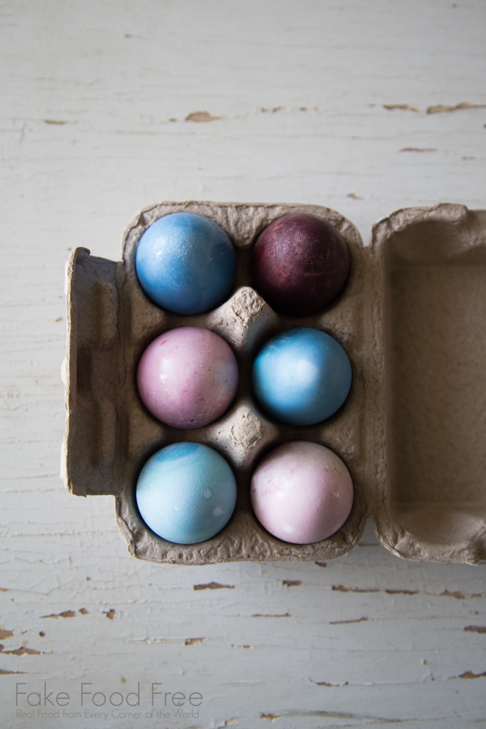 DYI Naturally Dyed Eggs | FakeFoodFree.com