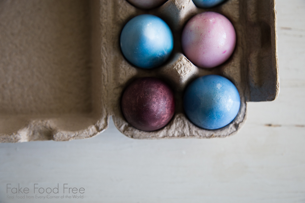 Dyed Eggs with Black Rice, Cabbage, and Beets DIY