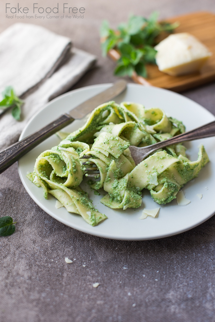 Delicious Almond Spinach Sauce Recipe | FakeFoodFree.com