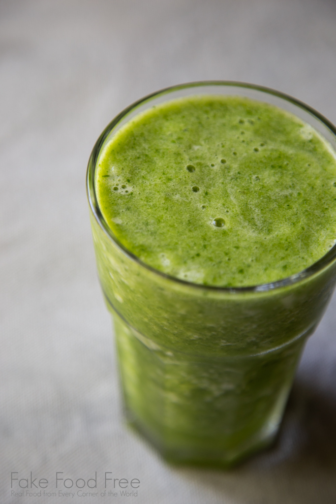 Simple Pineapple and Greens Breakfast Shake | FakeFoodFree.com