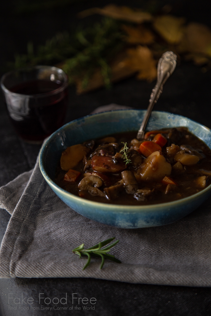 Simple mushroom stew recipe made with root vegetables, red wine and beef stock. #mushroomrecipes #stewrecipes #comfortfood #fallfood #fallrecipes #winterfood #winterrecipes #easyrecipes 