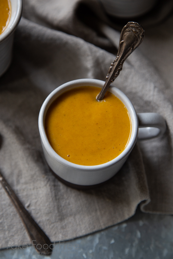 The Simplest Butternut Squash Soup Recipe with brown butter | FakeFoodFree.com #soup #starters #souprecipes #easyrecipes #healthyeating #healthyrecipes #thanksgivingideas #dairyfree