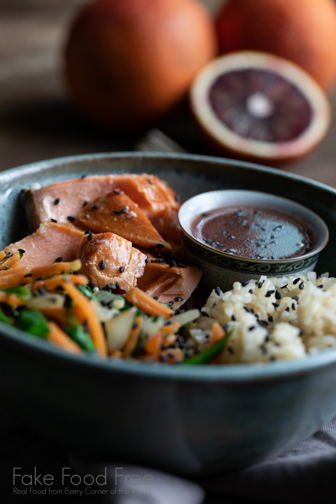 Healthy bowls recipe with hot smoked salmon, brown rice, greens and a blood orange dressing #healthyrecipes #healthyeating #smokedsalmon #simplemeals #smokedsalmonrecipes #bloodoranges #bloodorangerecipes