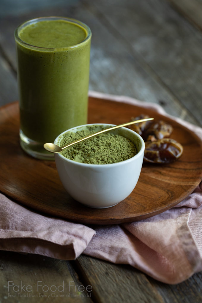 Recipe for Banana Date Matcha Shake  | FakeFoodFree.com #smoothierecipes #shakerecipes #matcharecipes #dates #breakfast 