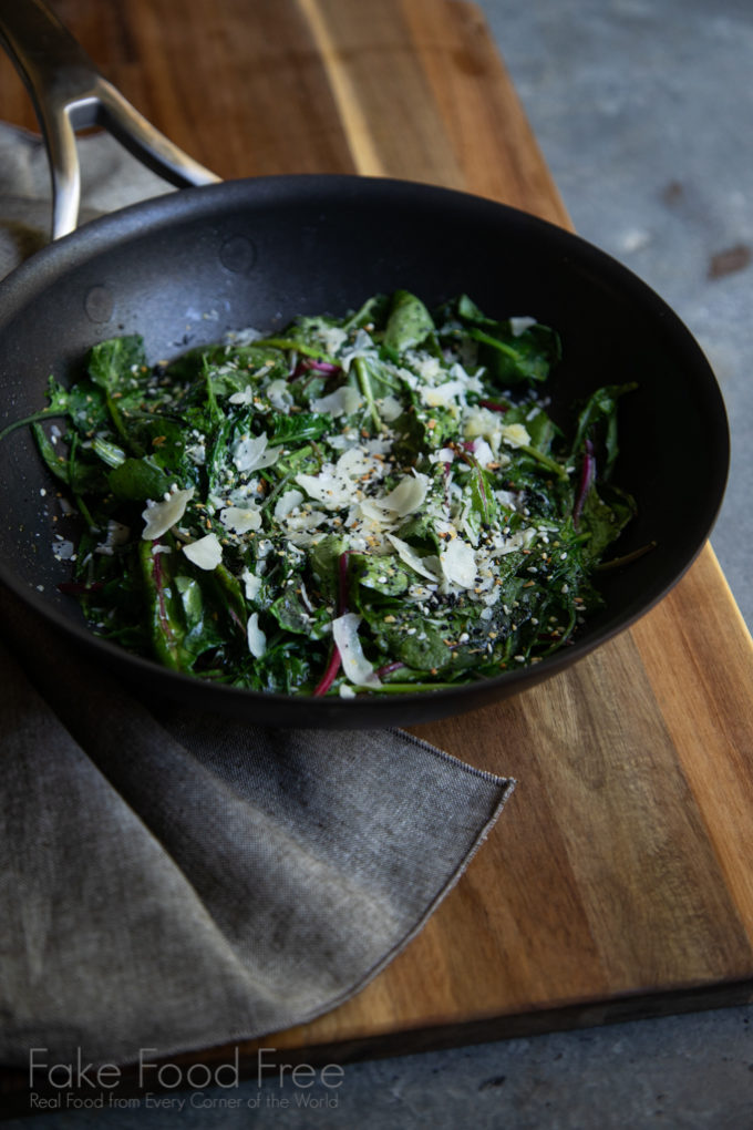 5-Minutes Side Dish - Easy Sauteed Greens | FakeFoodFree.com #healthyeating #healthyrecipes #easyrecipes #easysidedish #leafygreens 
