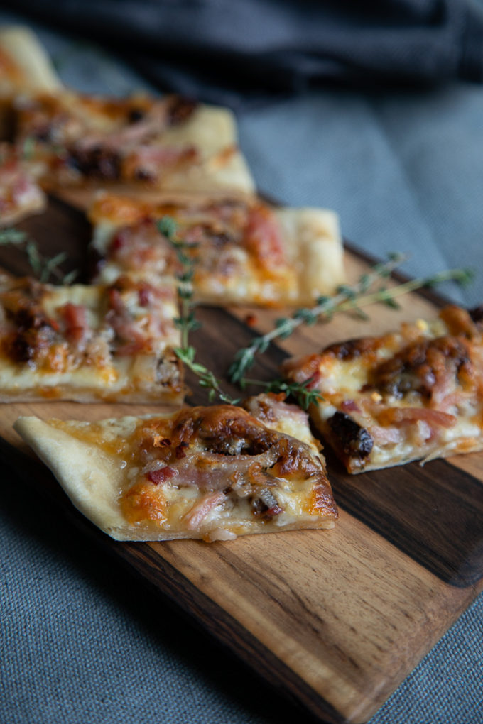 Fig Bacon Cheddar Flatbread Recipe